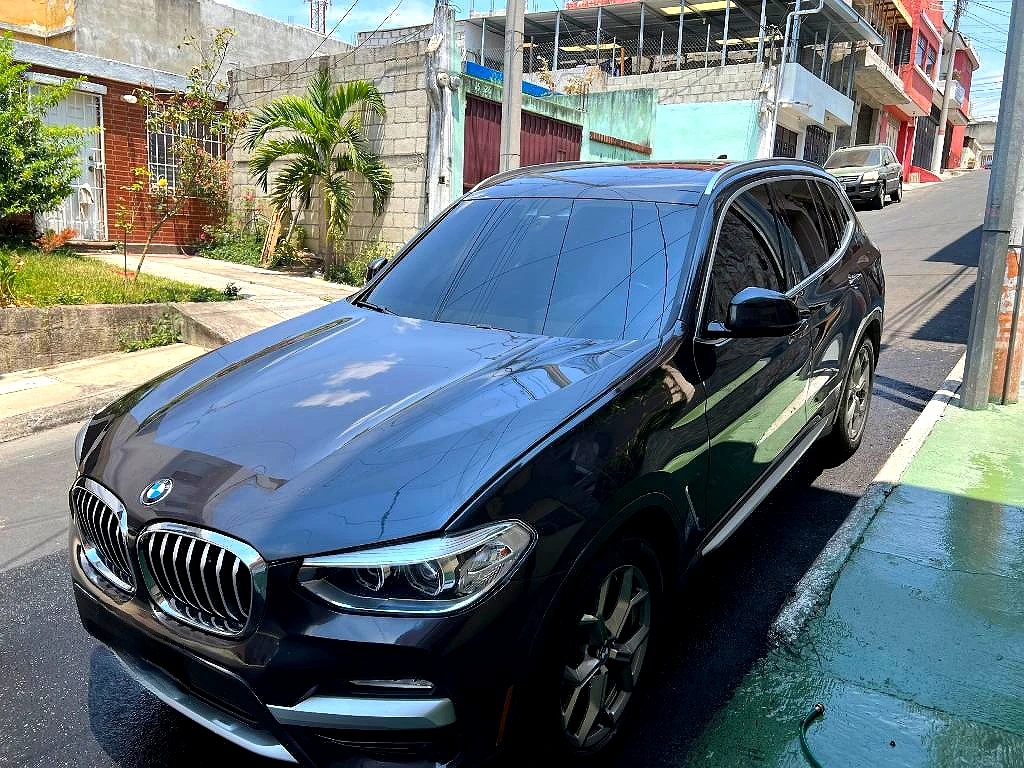 BMW X3 2021 xDrive30i color elegante publicado para venta en Guatemala
